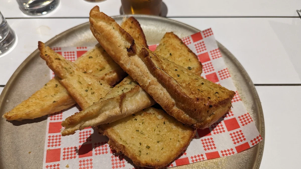 Garlic Bread, Rowers On Cooks River