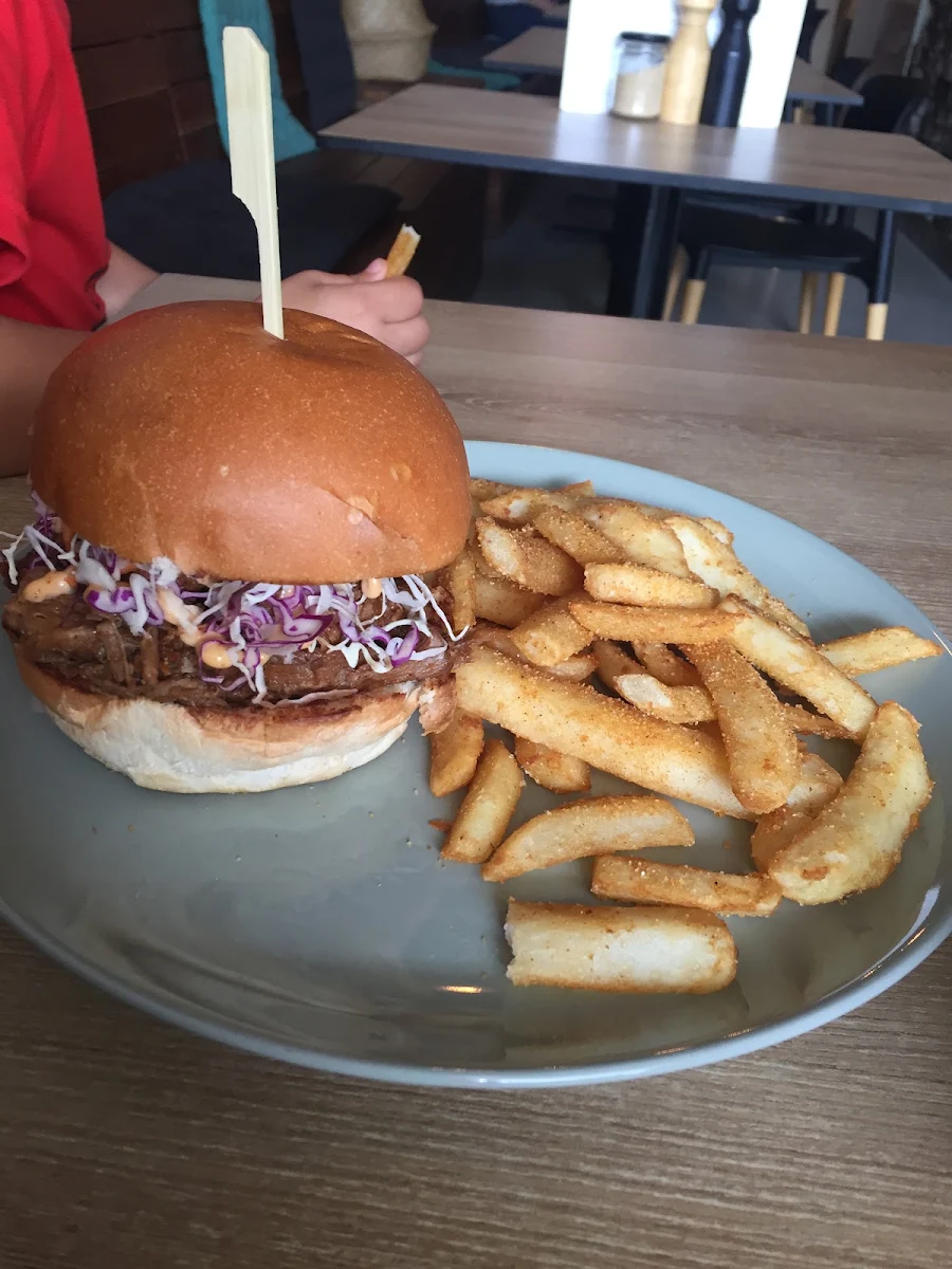 Pulled Pork Burger, Mr.H Cafe and bar