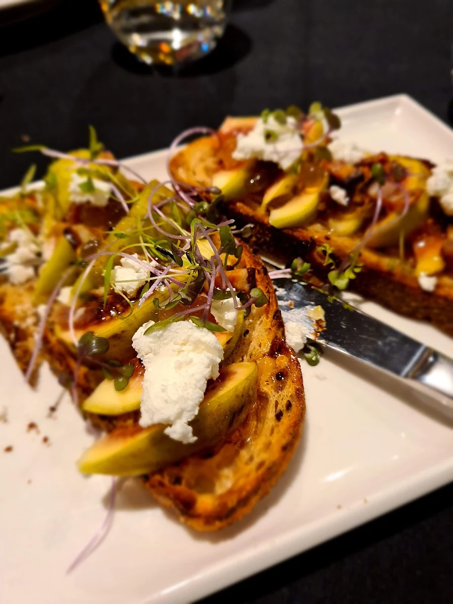Highlights, Plates Café Bar Restaurant