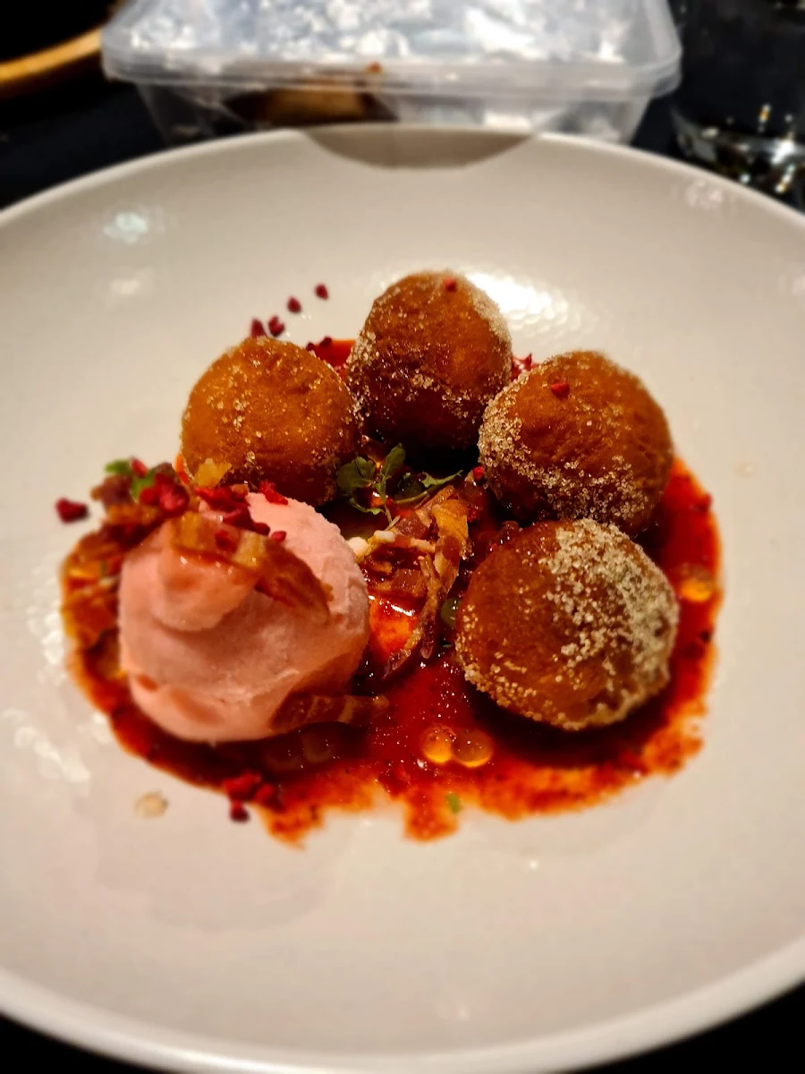 Highlights, Plates Café Bar Restaurant