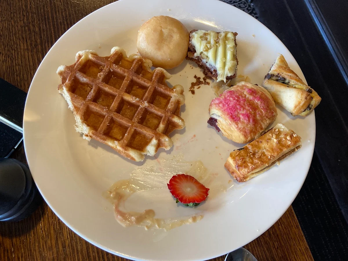 Highlights, Plates Café Bar Restaurant