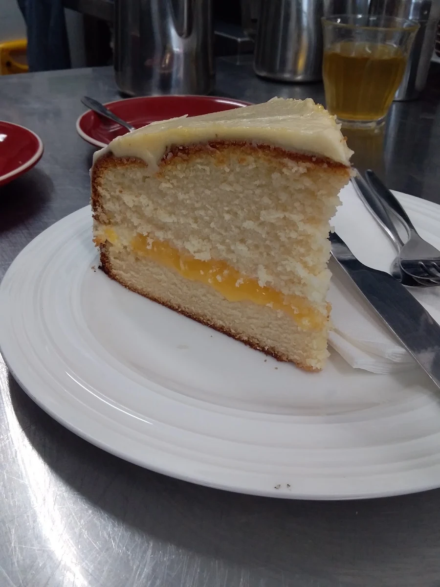 Homemade Vanilla and Lemon Curd Cake