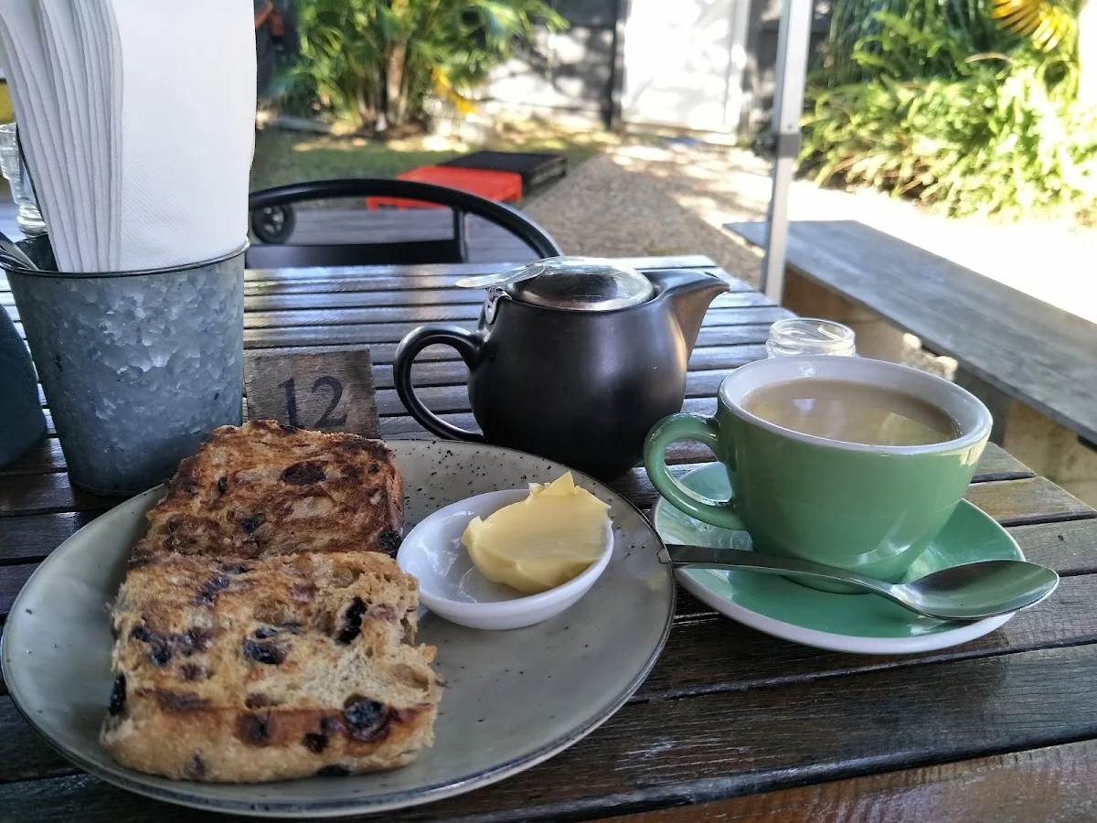 Fruit Bun with English Breakfast Tea