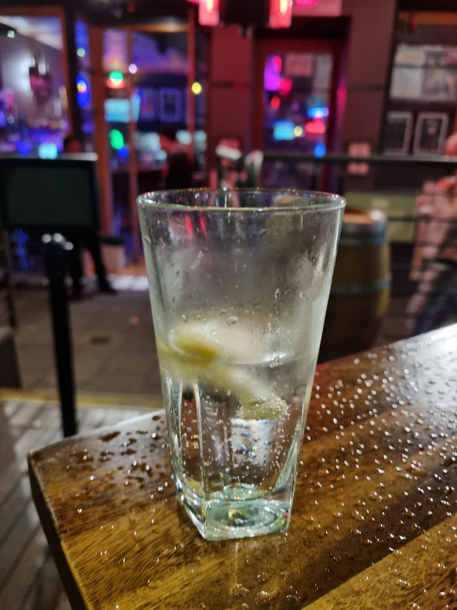 Highlights, Universal Bar