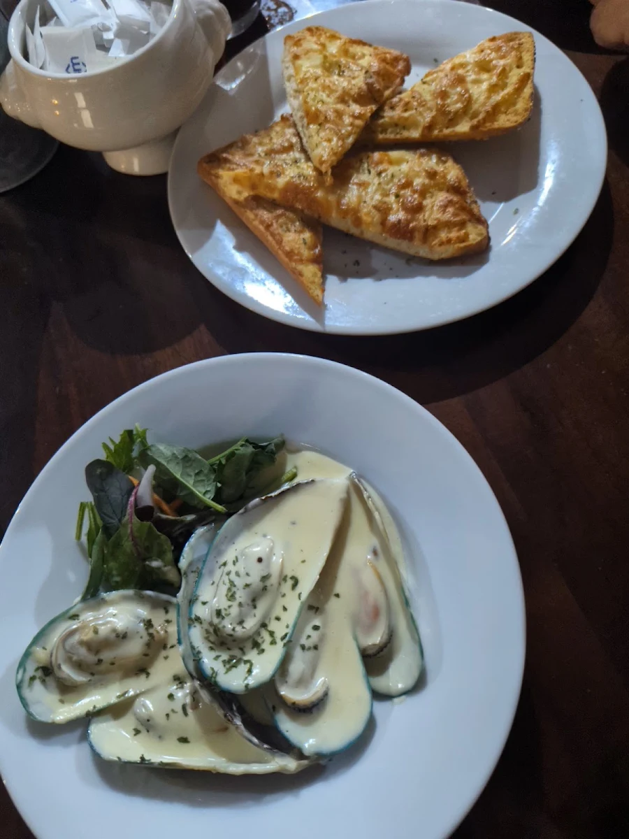 Highlights, Bistro Nomad