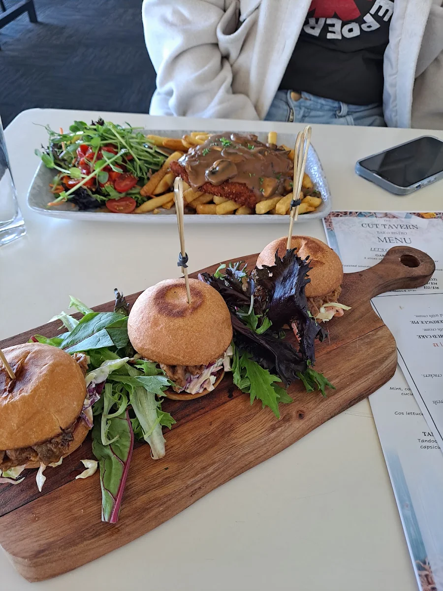 12hr Slow Cooked Pulled Pork and Coleslaw Sliders