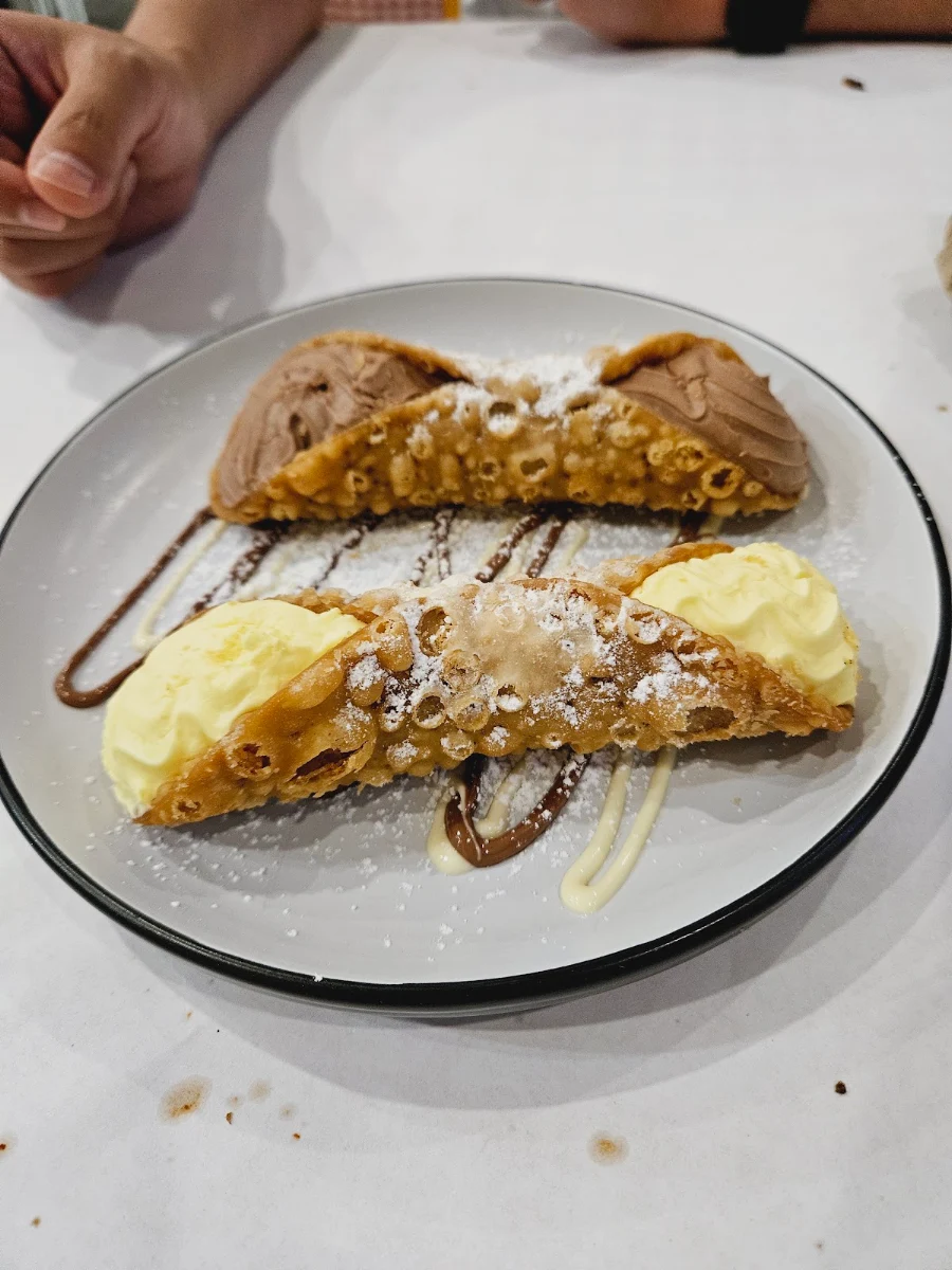 Cannoli, Lilyfield Pizzeria Rosticceria