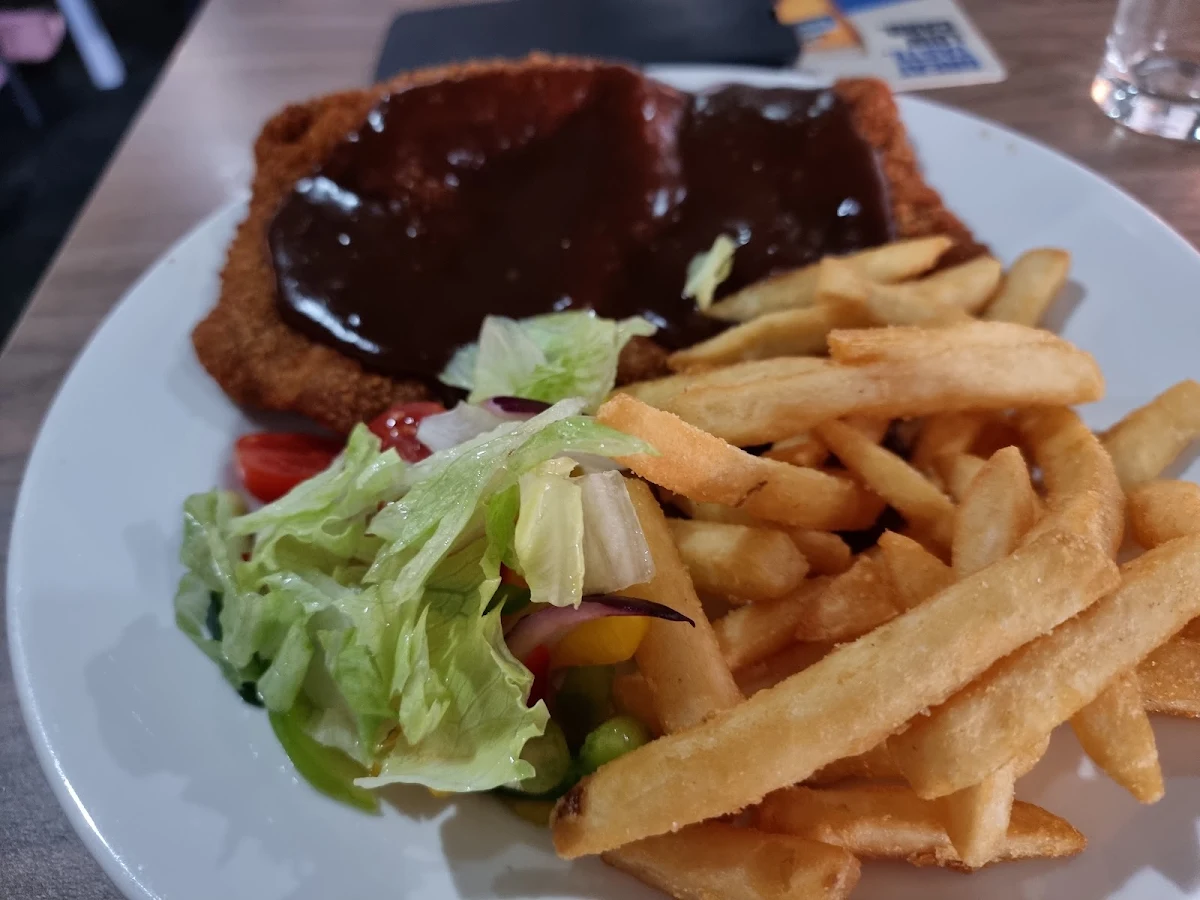 Beef Snitzel, Sundowner Hotel