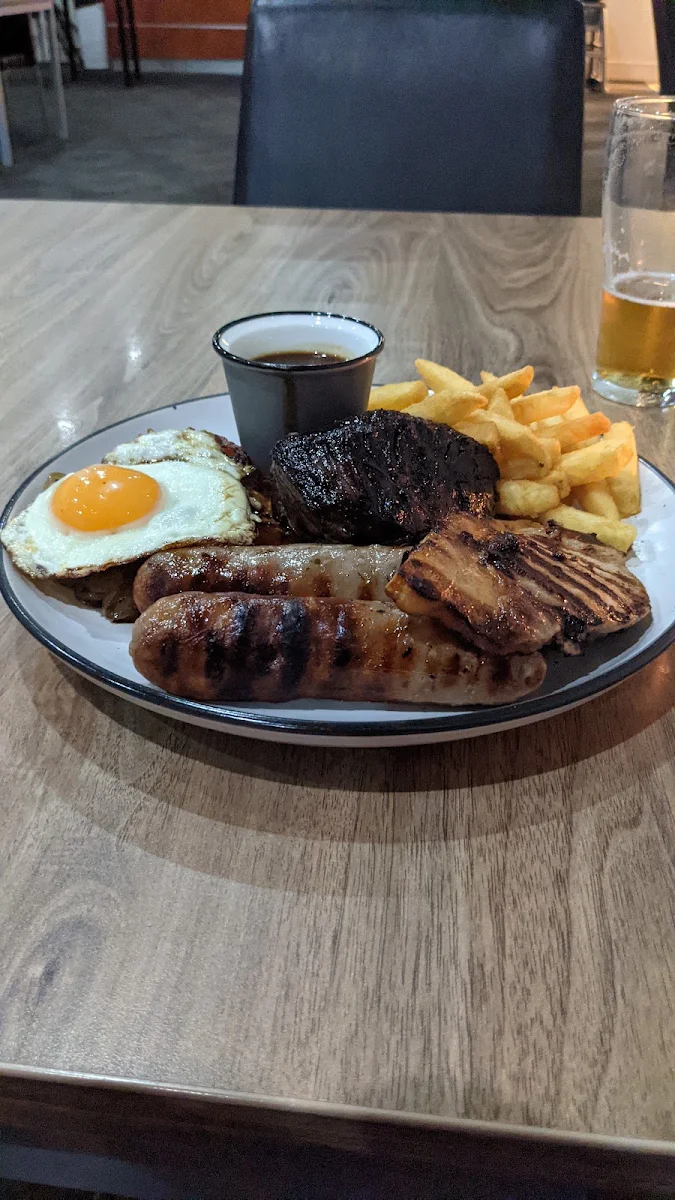 Highlights, Sundowner Hotel