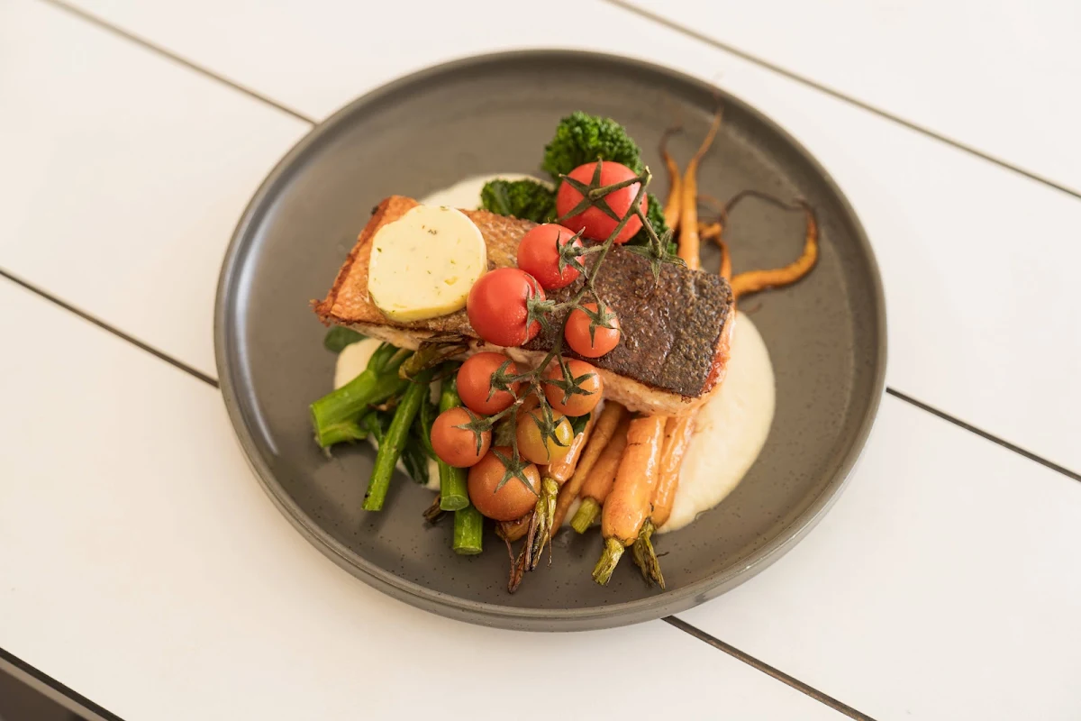 Highlights, Sundowner Hotel