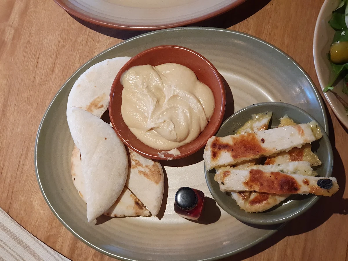 Hummus with Mini Pitas N Garlic Bread