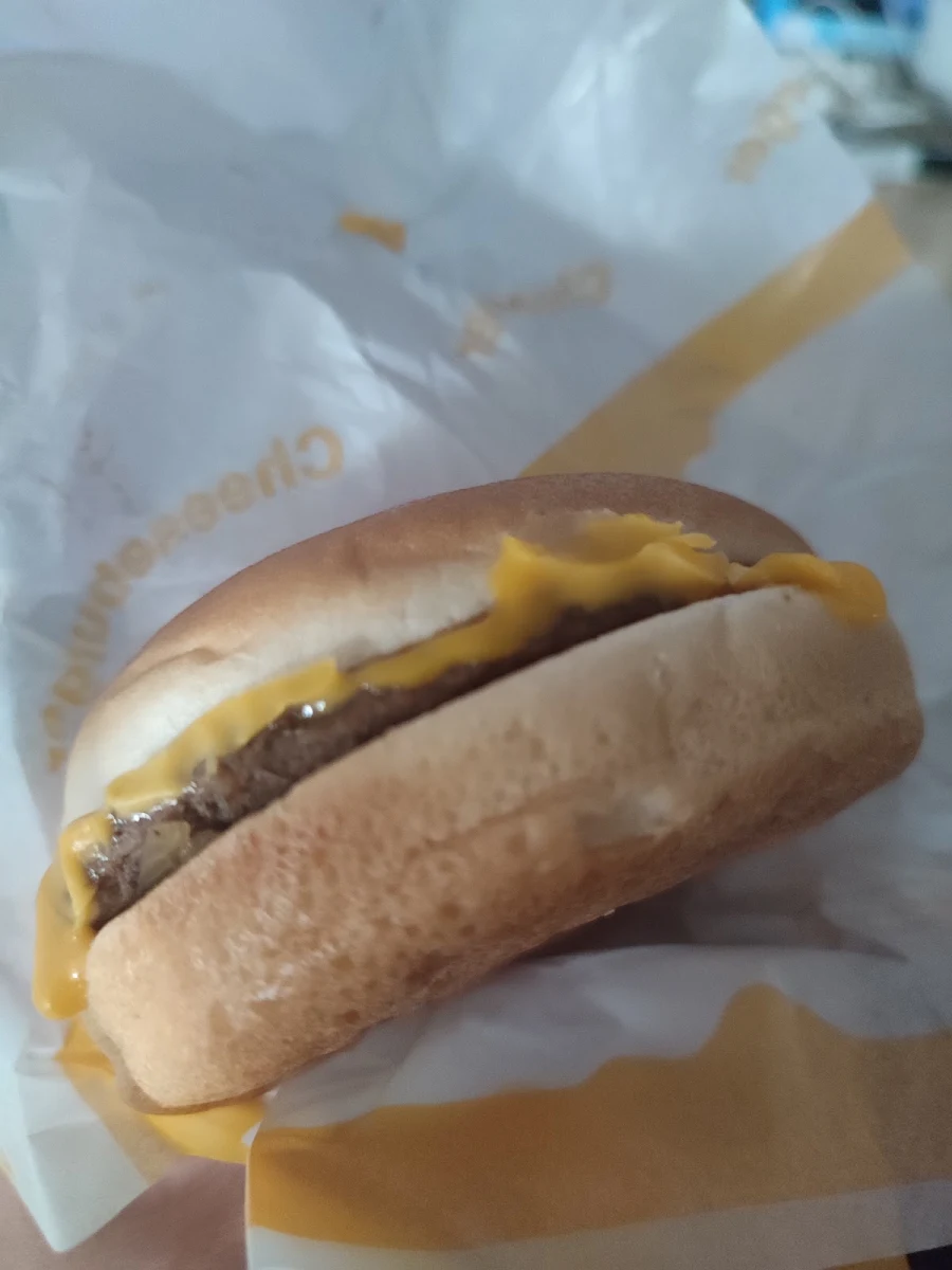 Cheeseburger, McDonald's Thomsons Lake