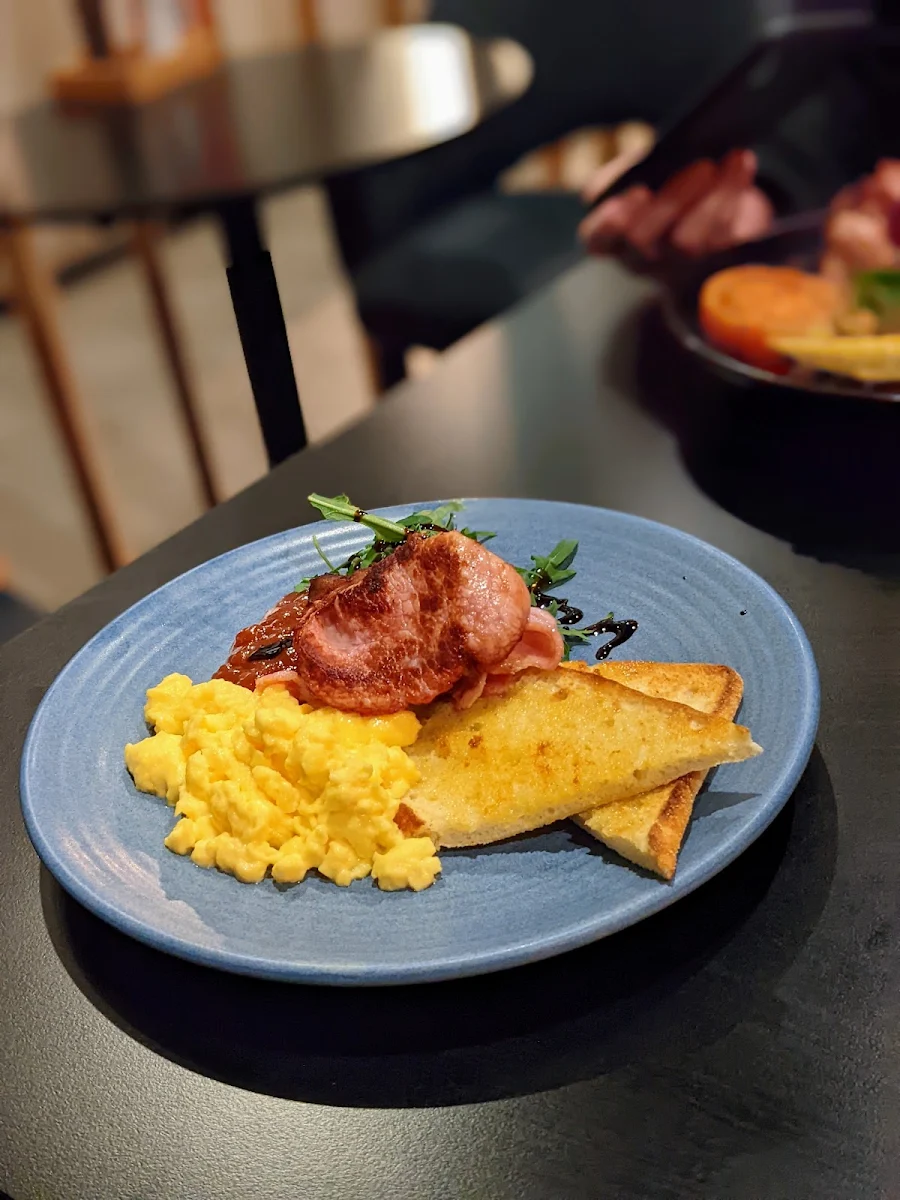 Scrambled Eggs N Bacon