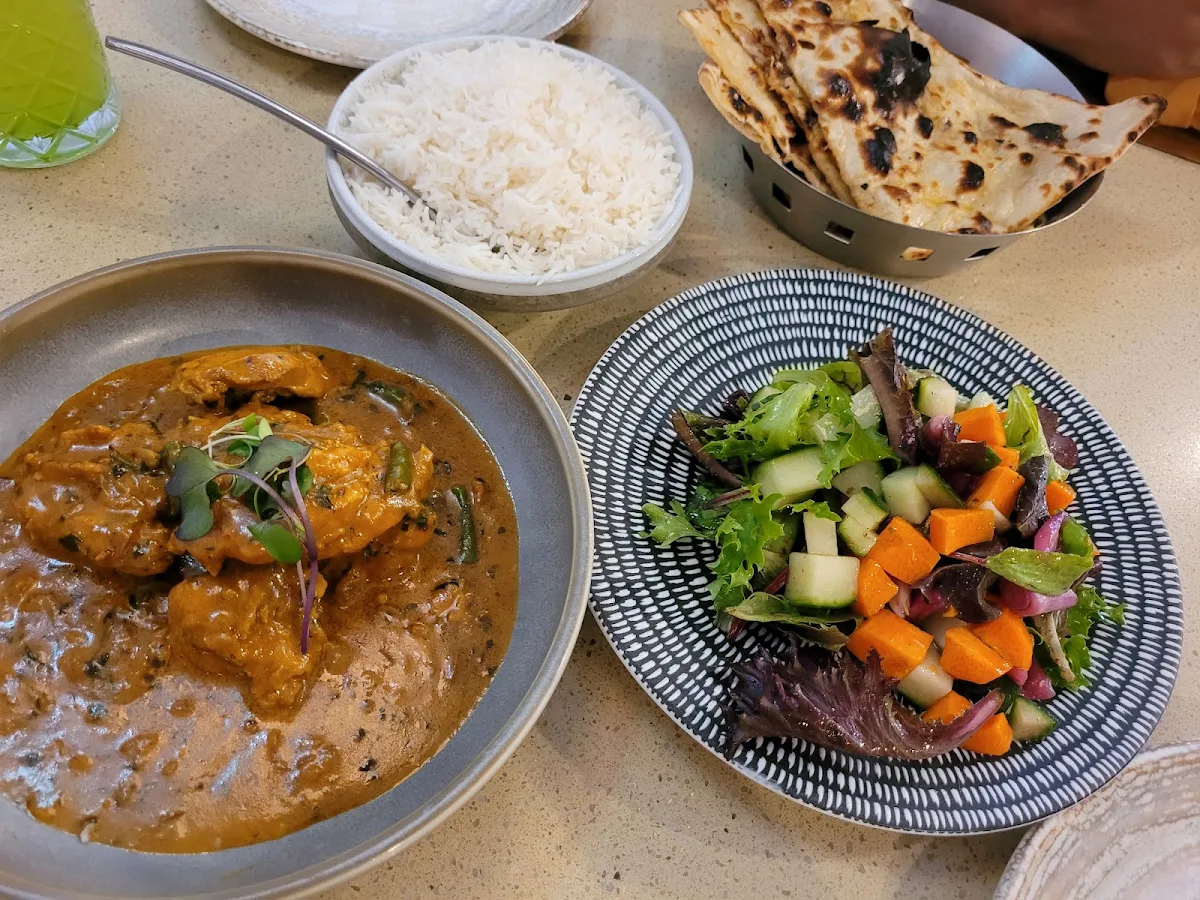 Murg Methi Garden Salad Garlic Naan Steamed White Rice