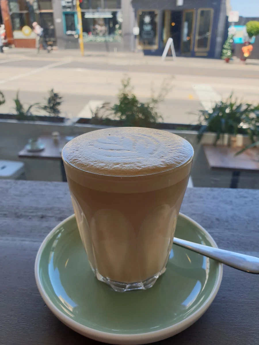 Latte, Alley Hens