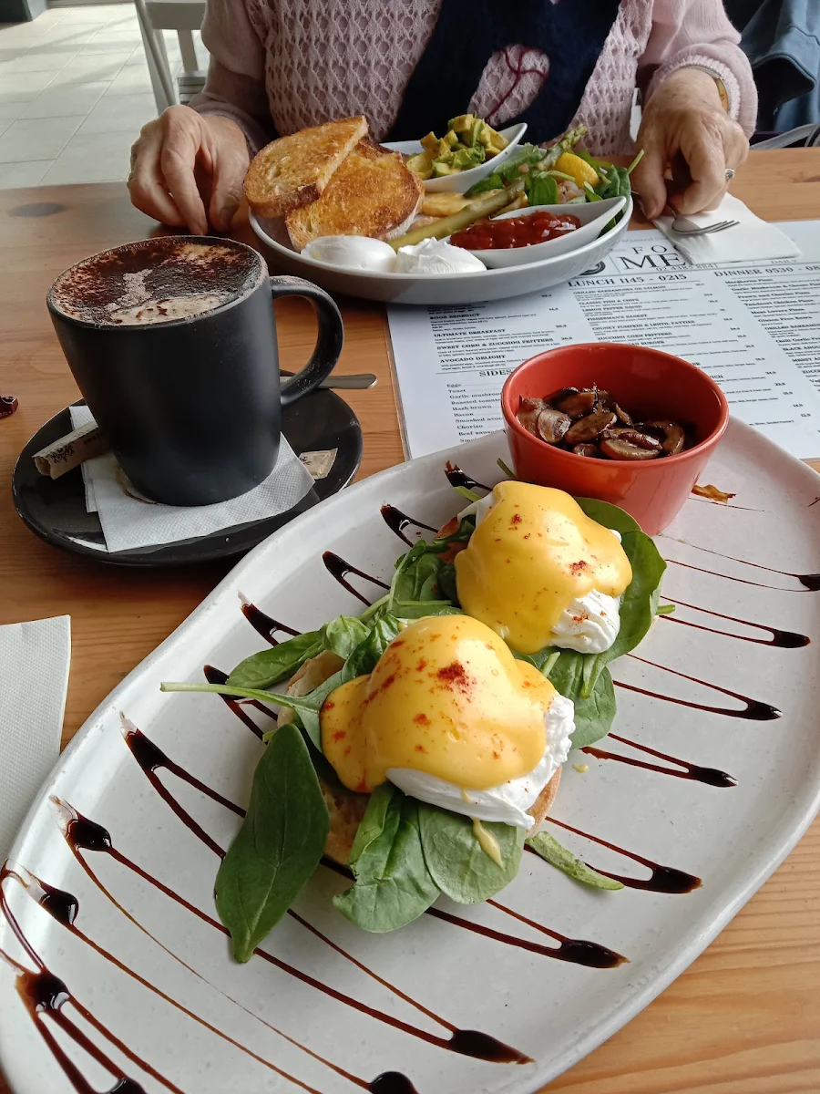 Eggs Benedict, Wamberal Ocean View Cafe