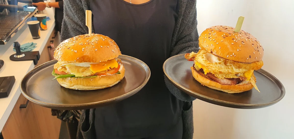 Breaky Burger Menü, 4 Seeds Cafe
