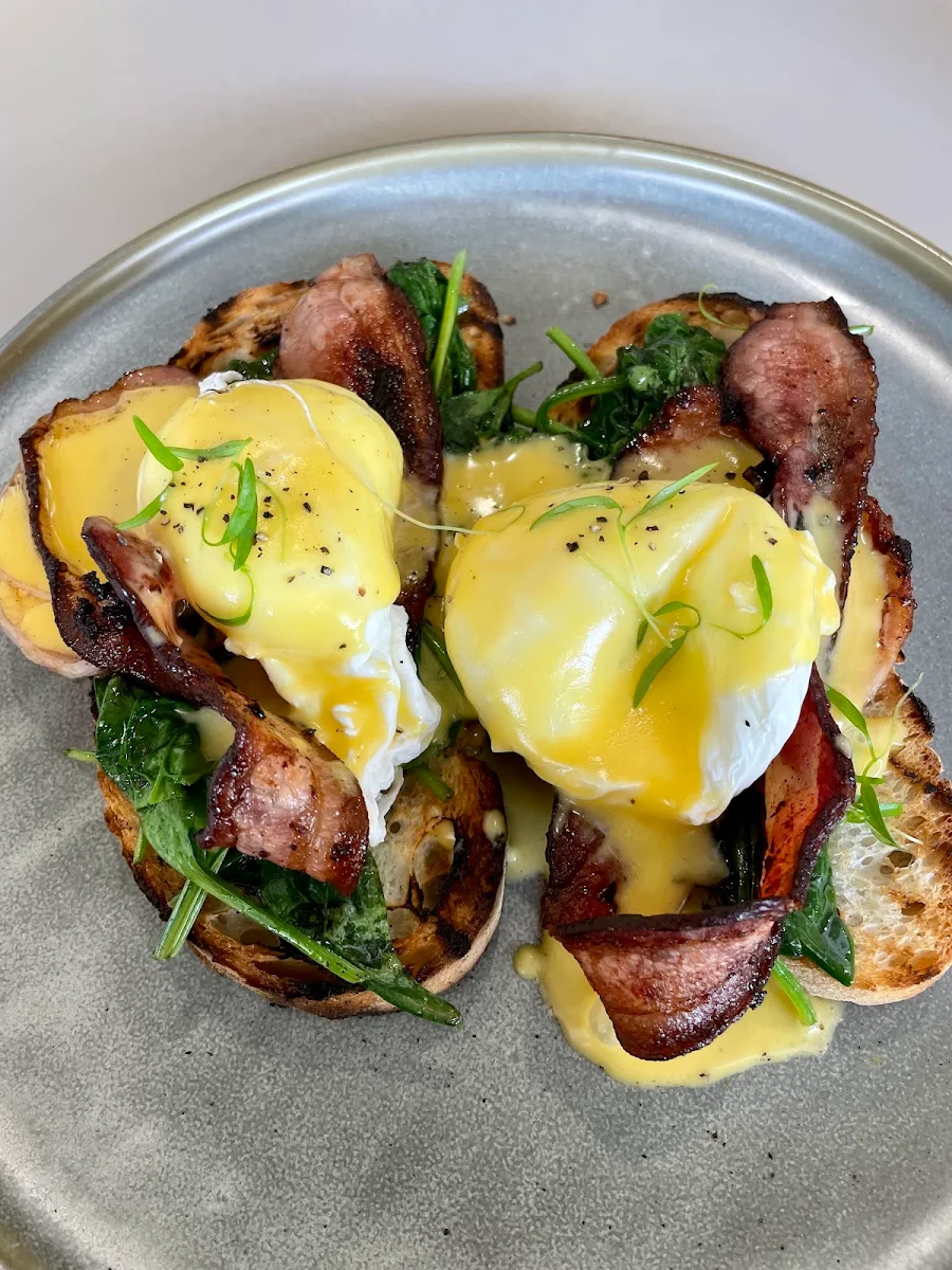 Eggs Benedict, Terra & Sol