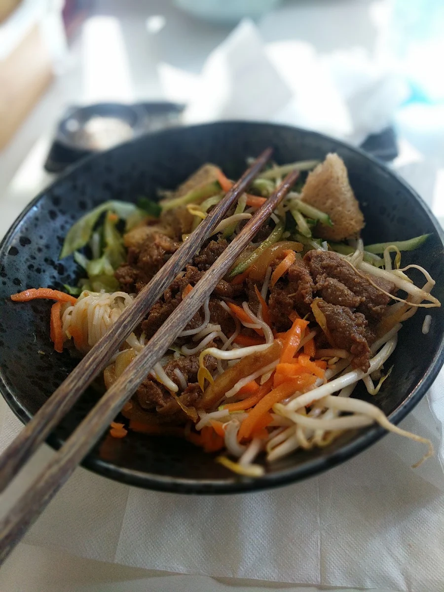 Lemon Grass Beef Noodles, Xin Chào