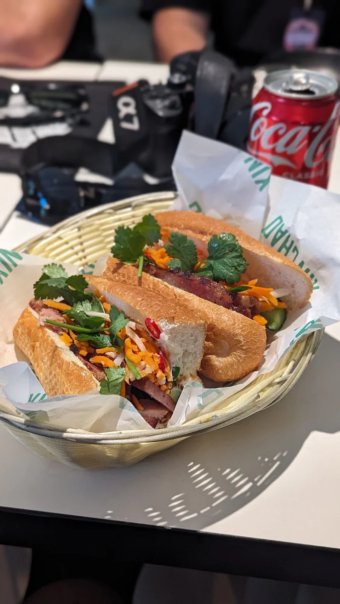 Pork Banh MI, Xin Chào