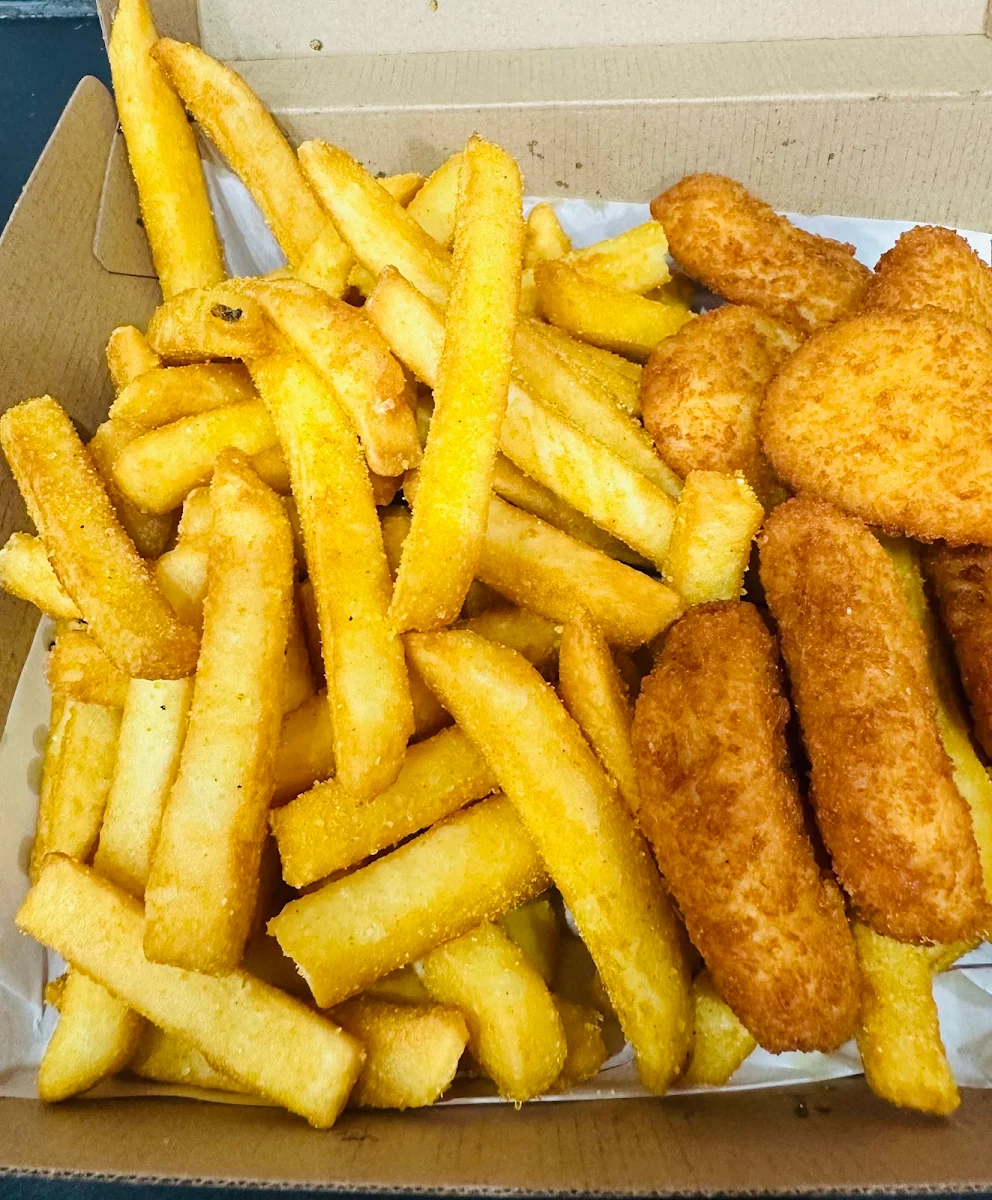 Chicken Nuggets & Chips