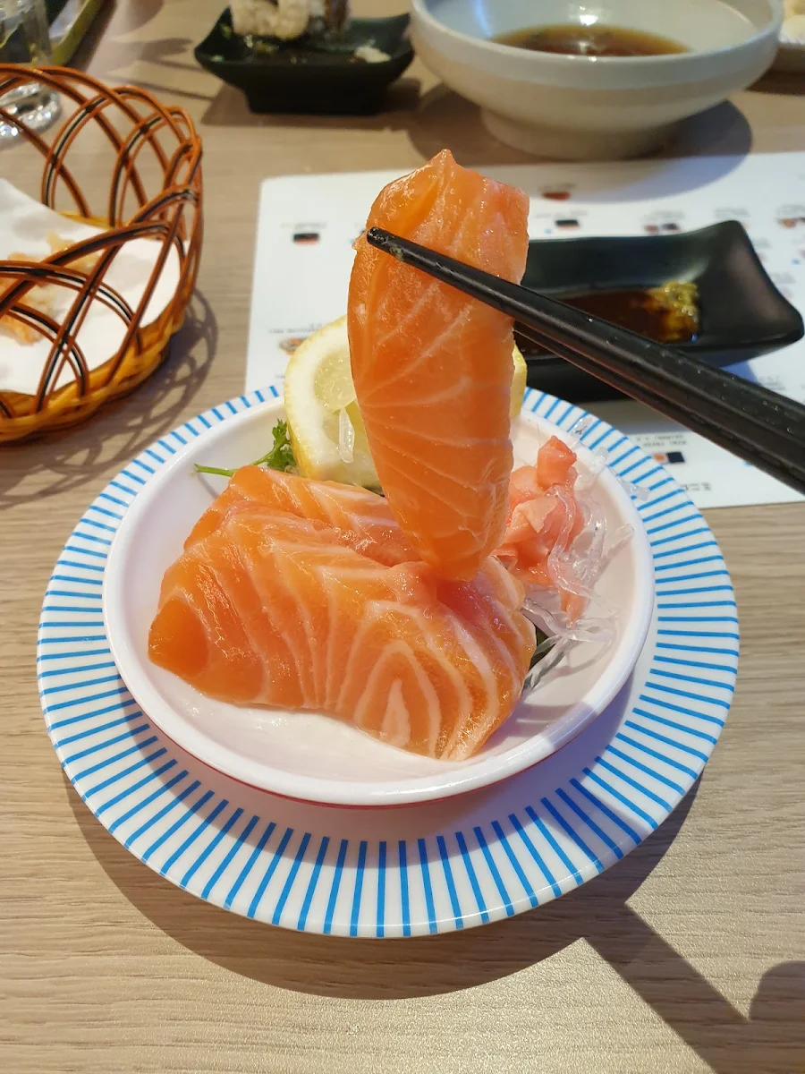 Single Set Meal Salmon Sashimi Pack Lipton Ice Tea