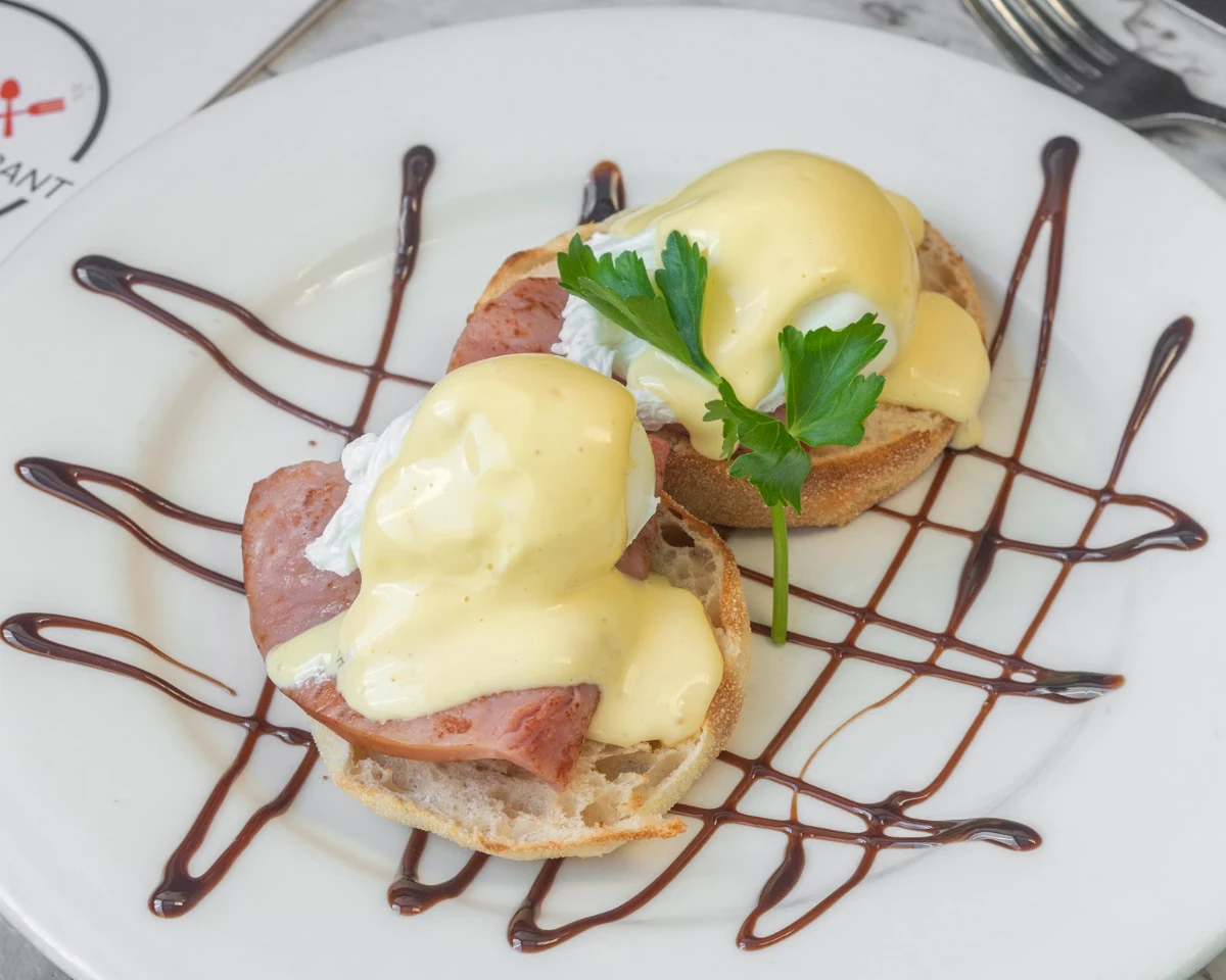 Egg Benedict, Linda's Cafe & Restaurant