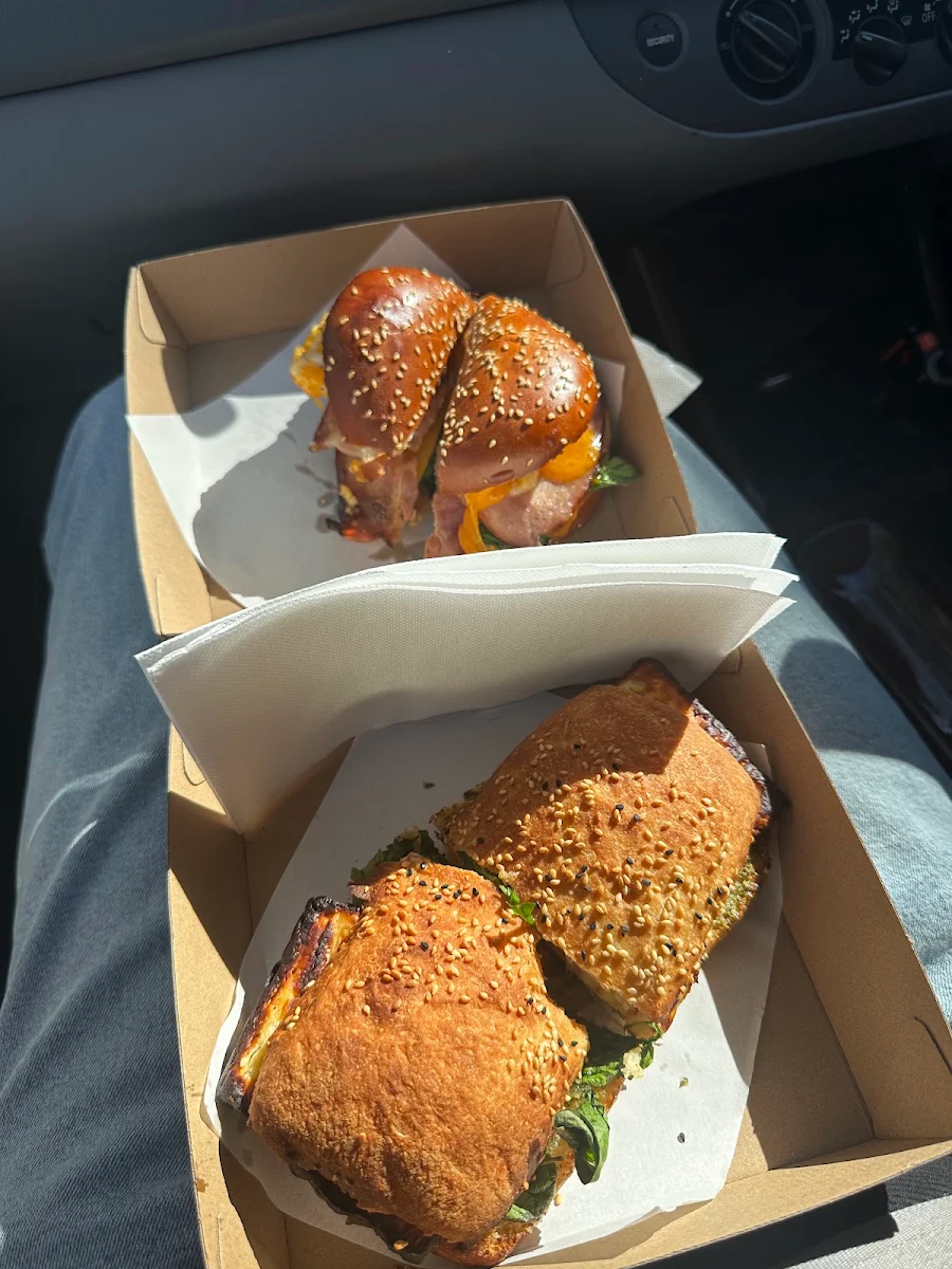 Highlights, Gerry's Deli & Pizzeria