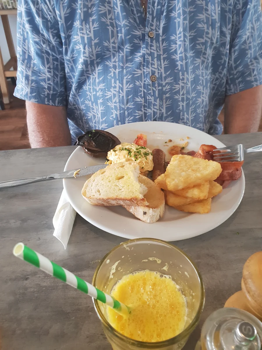Back N Eggs, Cafe VinCino