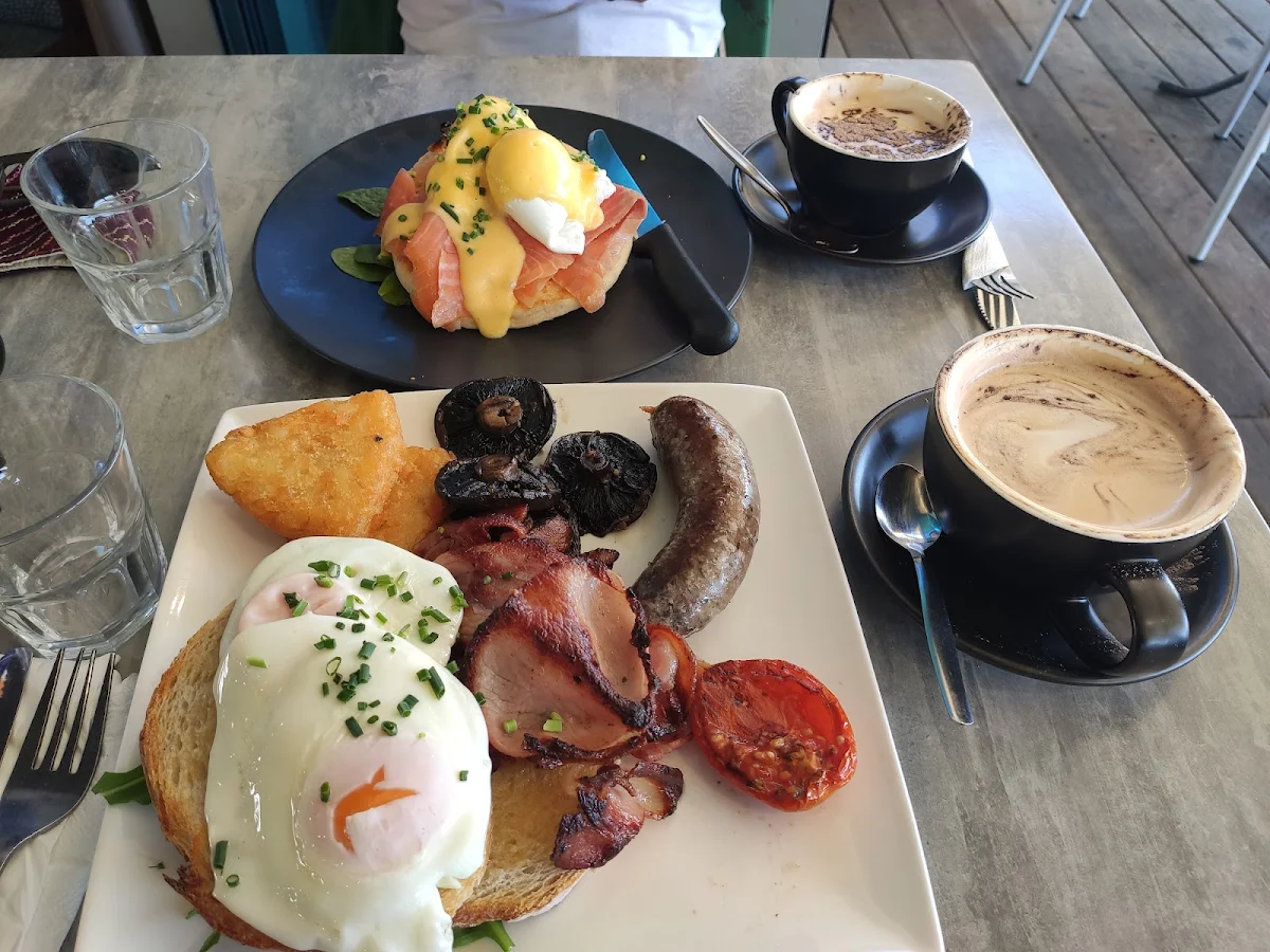 Highlights, Cafe VinCino