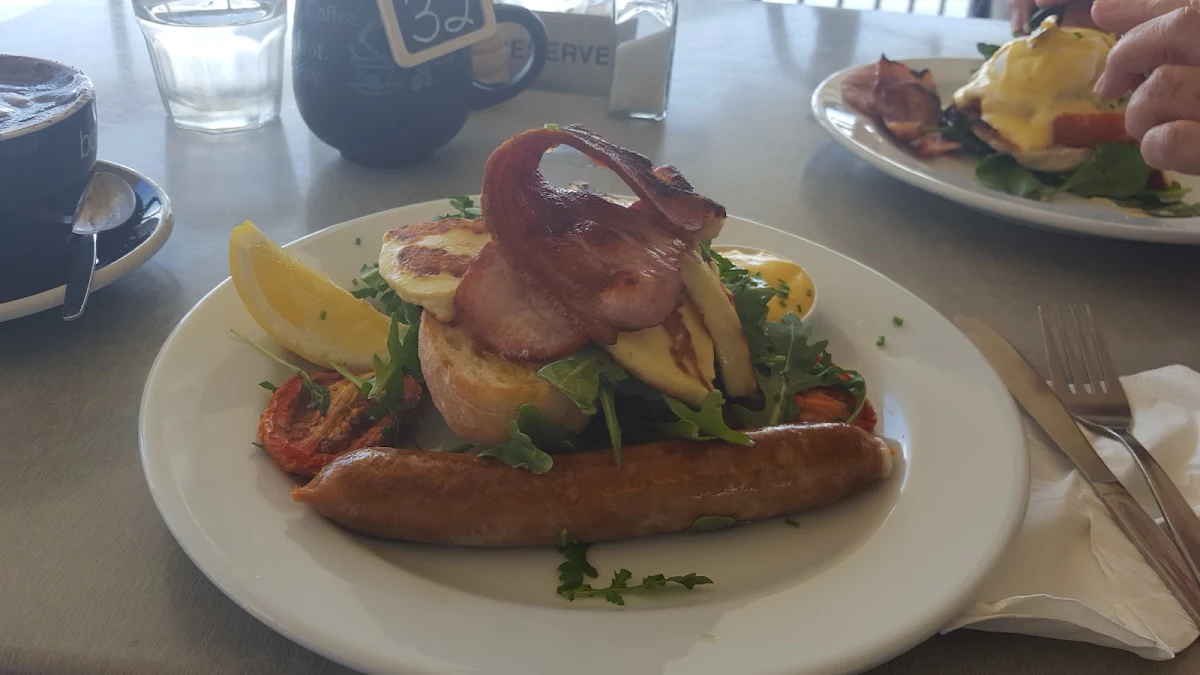 Highlights, Cafe VinCino