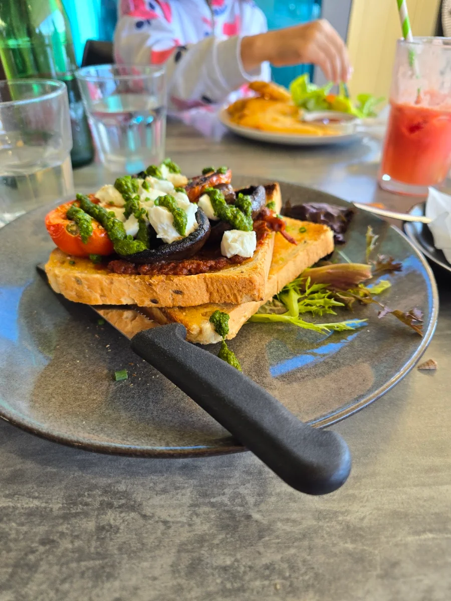 Highlights, Cafe VinCino