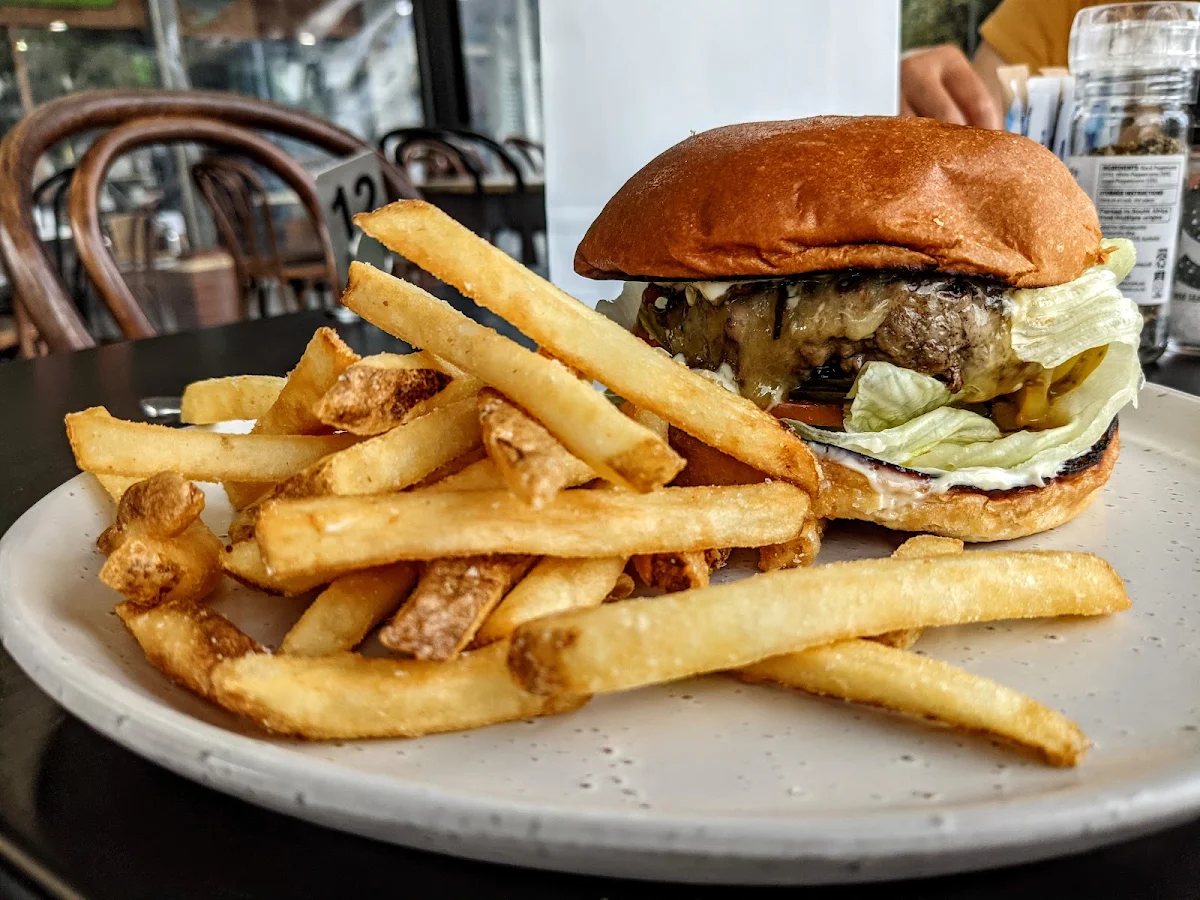 Cheeseburger, Frederick's Café