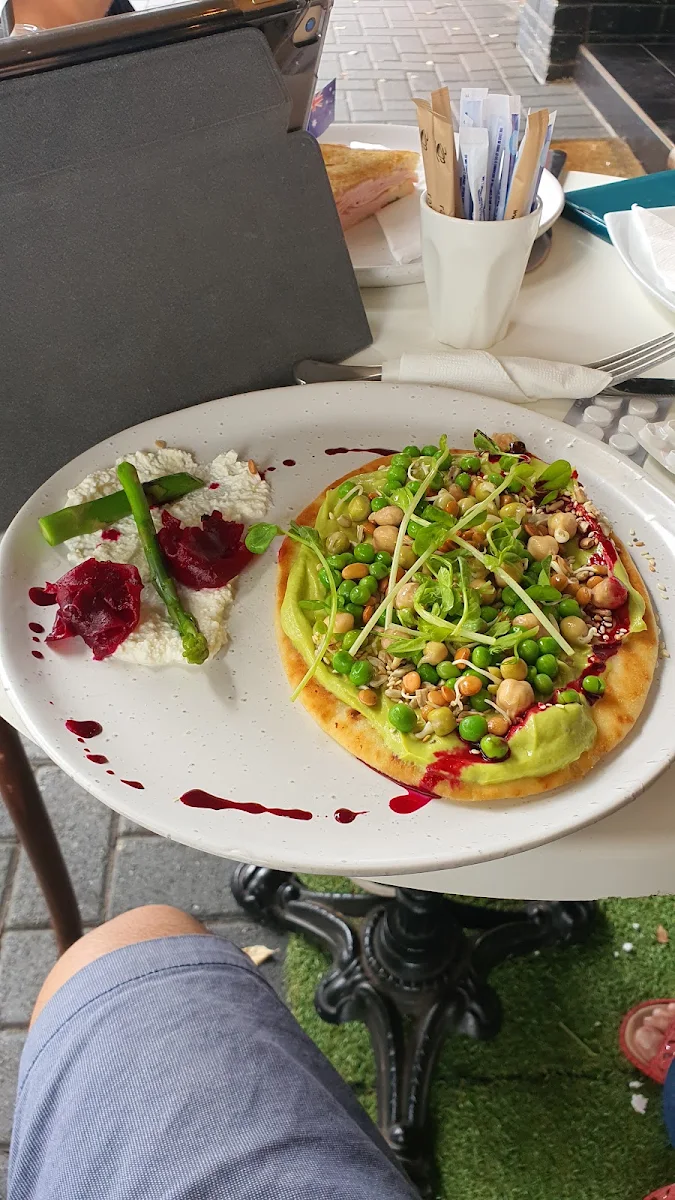 Smashed Avo, Frederick's Café