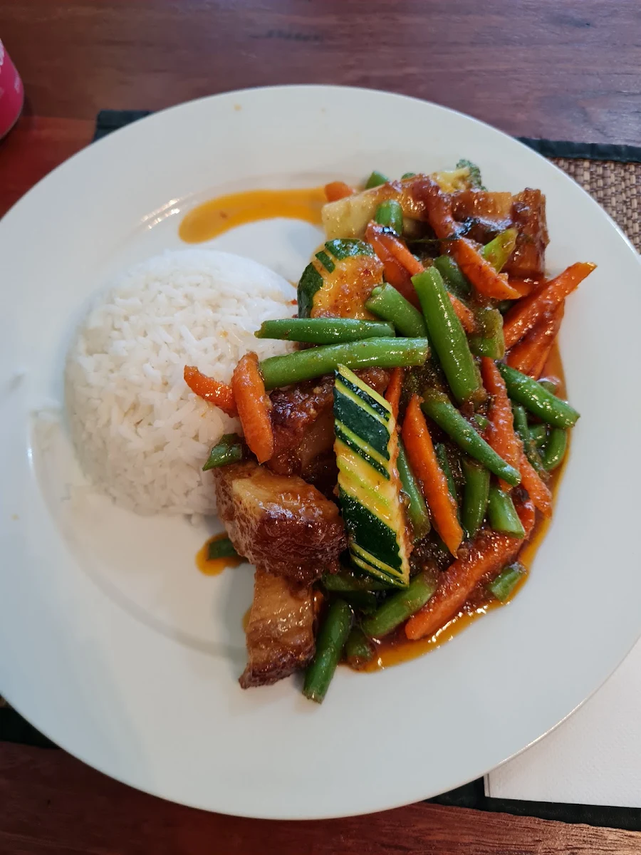 Highlights, The Golden Elephant Thai Cuisine