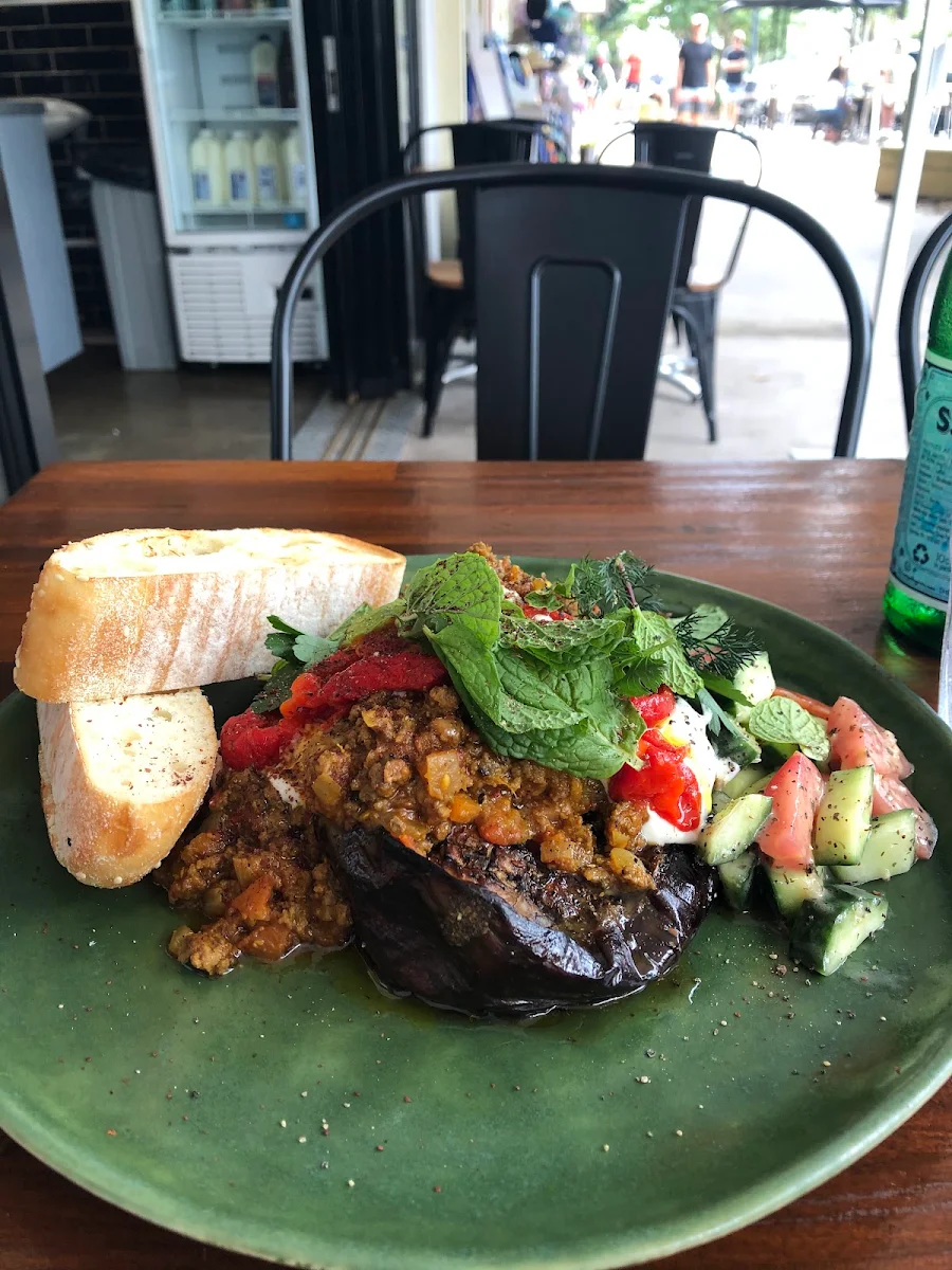 Highlights, Hand of Fatima Cafe