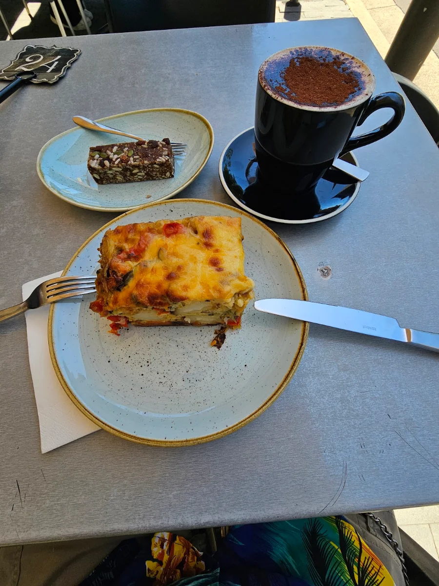 Highlights, Kay Geez Cafe