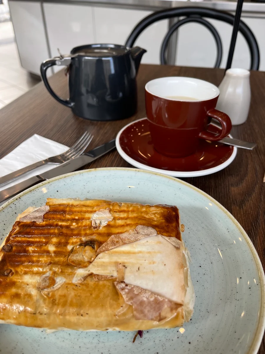 Highlights, Kay Geez Cafe