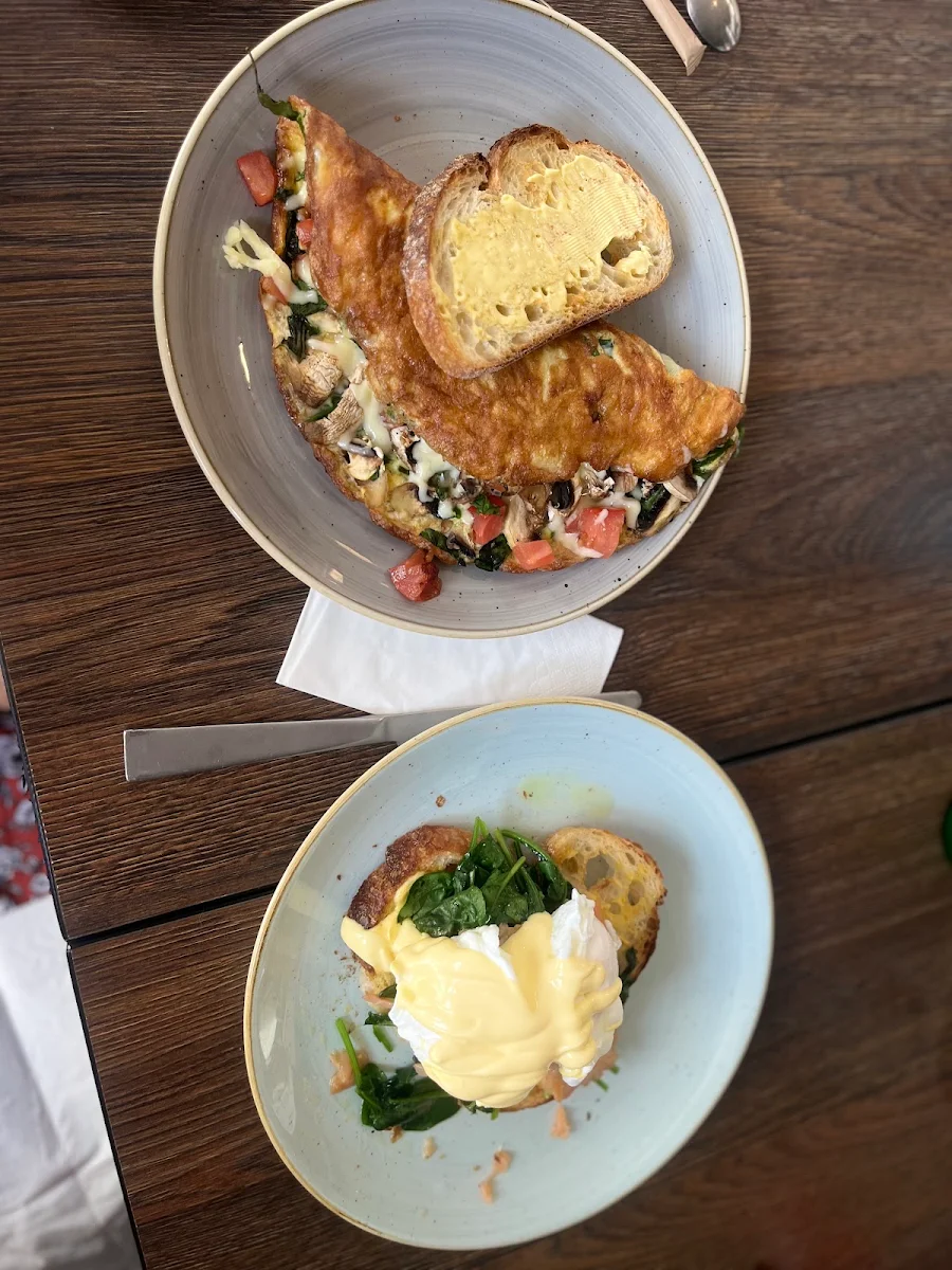 Highlights, Kay Geez Cafe