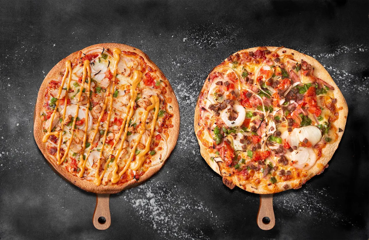 Highlights, Secret Harbour Pizza