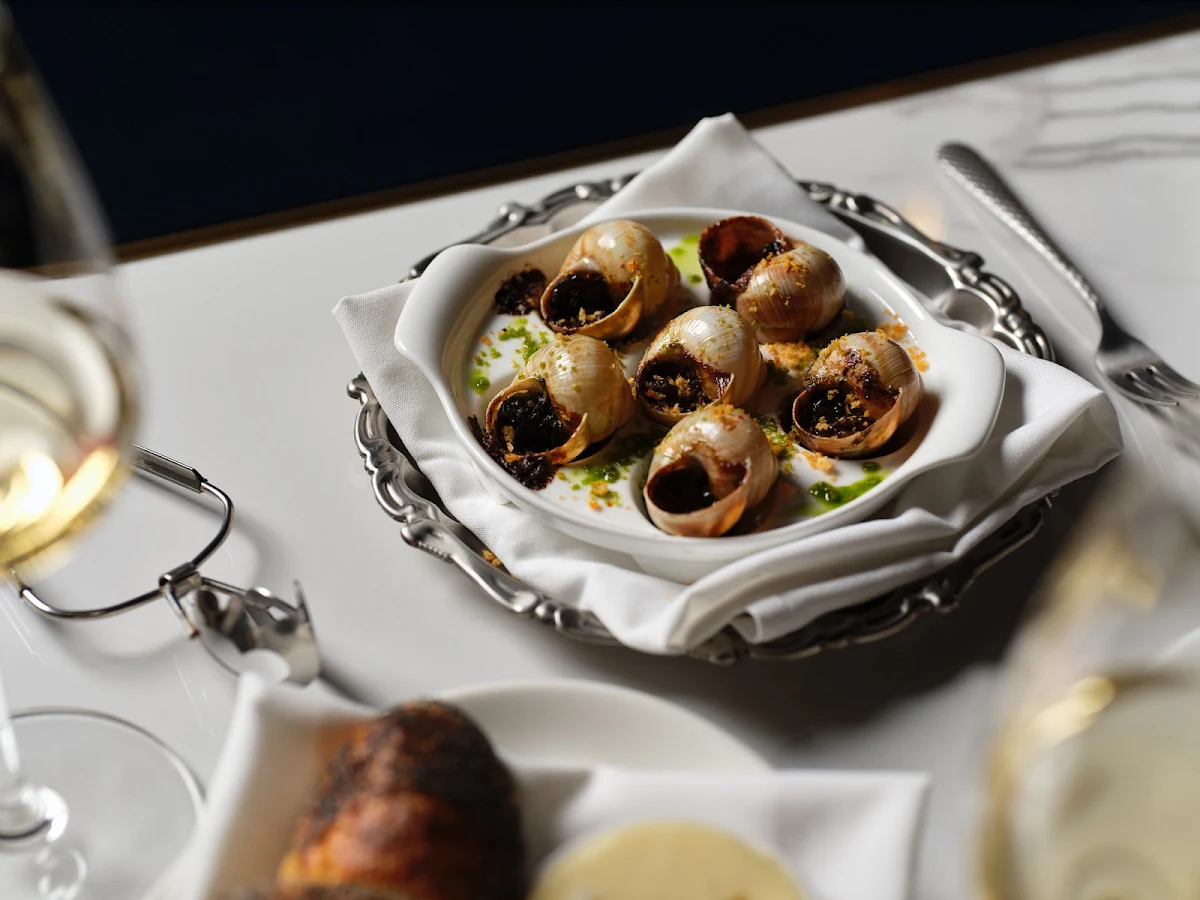 Highlights, Ananas Bar & Brasserie