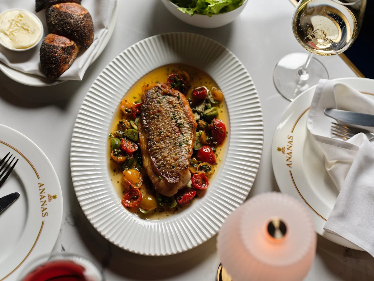 Highlights, Ananas Bar & Brasserie