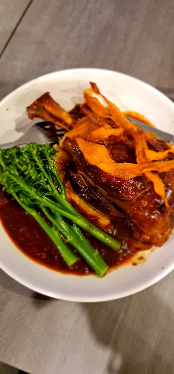 Lamb Shank, Tatts Hotel