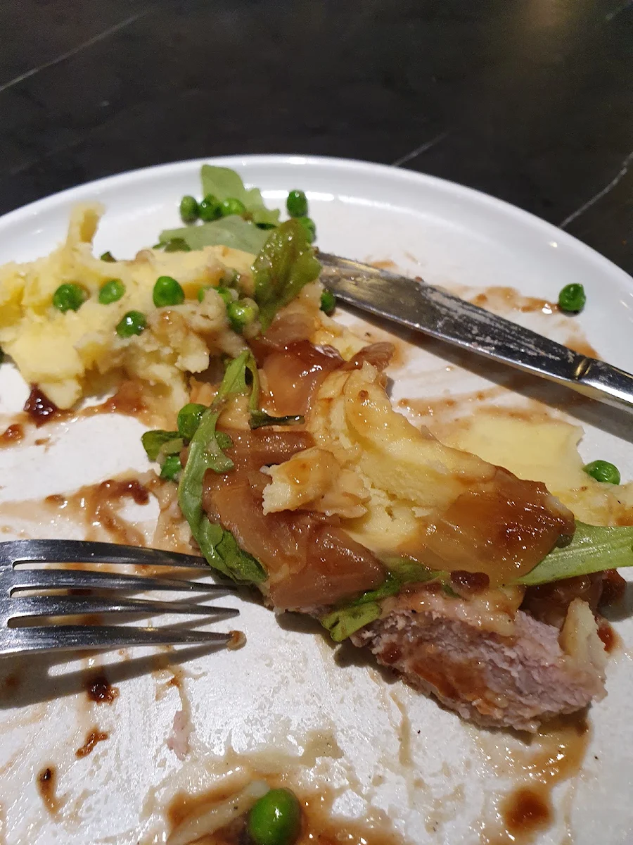 Bangers and Mashed Potatoes with Gravy