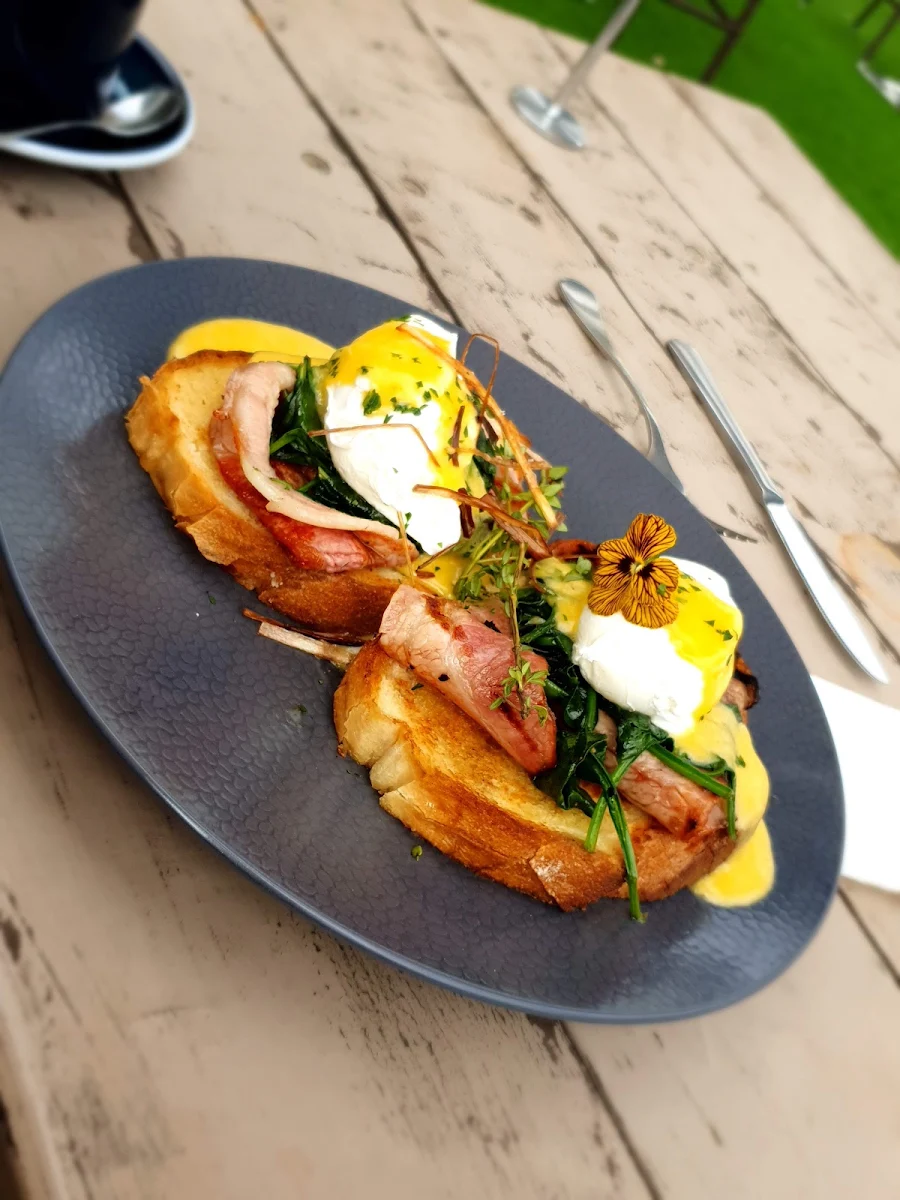 Croissant Benny