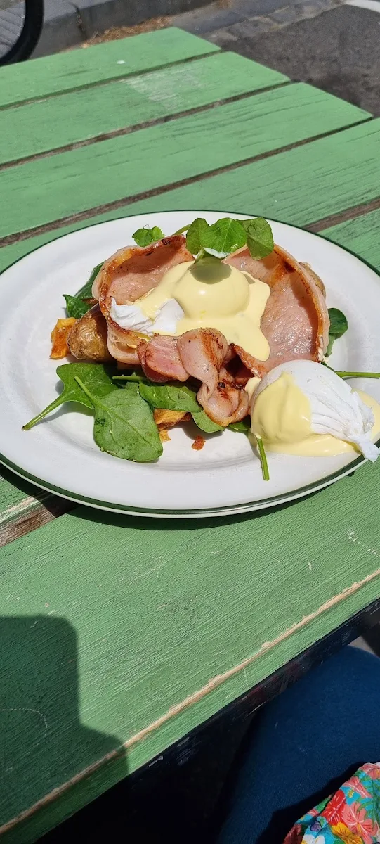 Eggs Benedict, Creme Port Melbourne