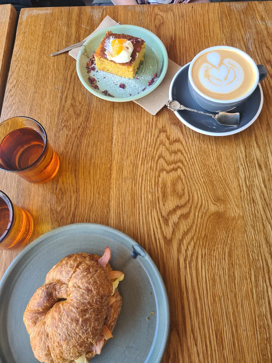 Service, The Hideout Coffee House