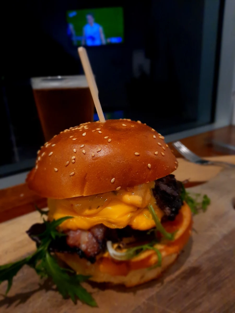Beef Burger, Dalrymple Hotel, Stansbury