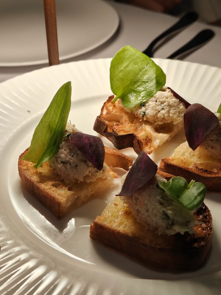 Spanner Crab, Bistro George