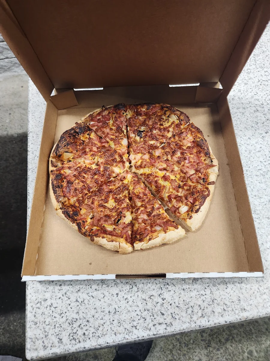 Highlights, Pompeo's Pizza